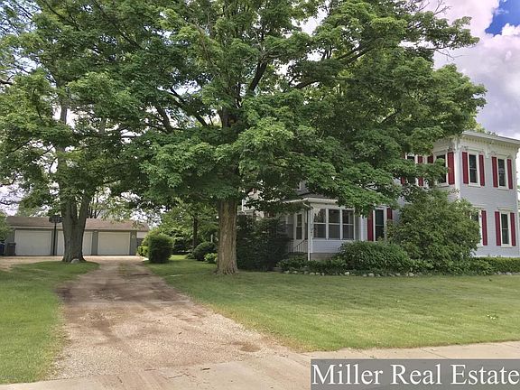 2nd image of 930 Grand Rapids St