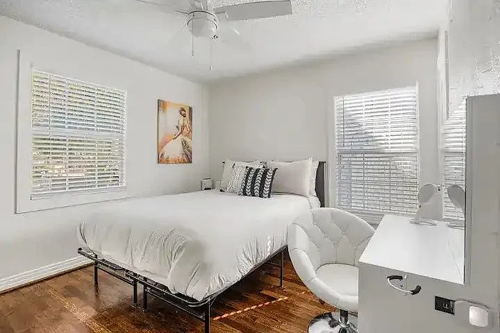 2434 Sharon Street — Photo 6