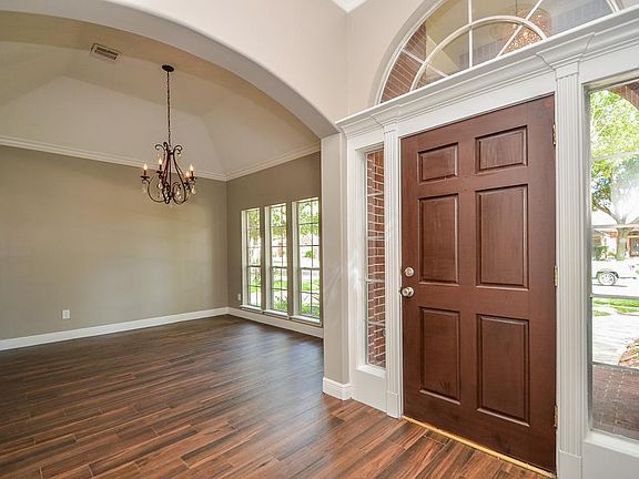 3rd image of 2024 Pembroke Bay Dr
