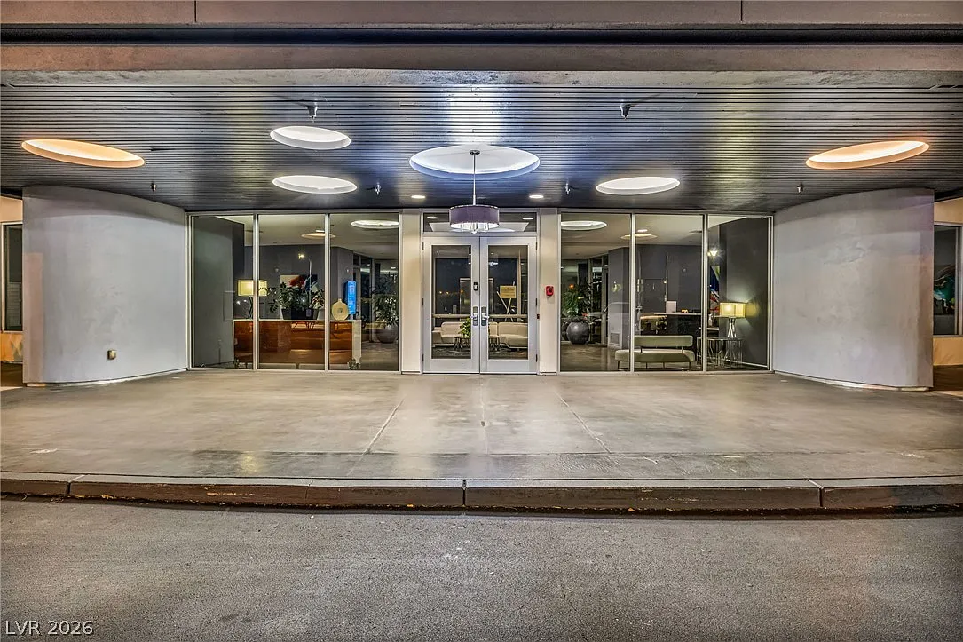 1 bed, 1.5 bath, 1126 sqft, $1,900 — Photo 2