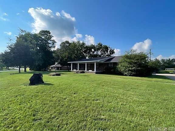 4th image of 1002 Sycamore Dr