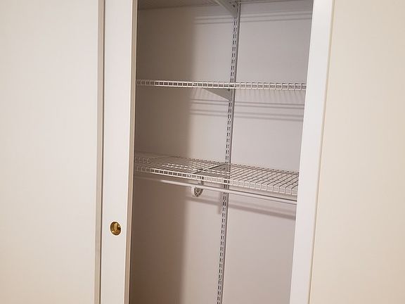 3rd image of 5524 N Chester Ave #2C