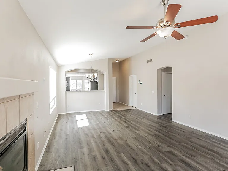 13324 W Maui Ln — Photo 4