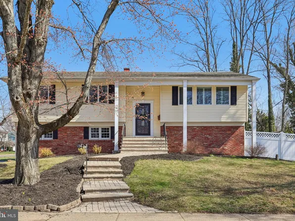 6 Rydal Dr, Lawrence Township, NJ 08648