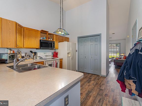 3rd image of 145 Sequoia Ct #29