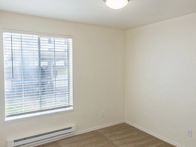 Chinook Park Apartment Homes — Photo 22