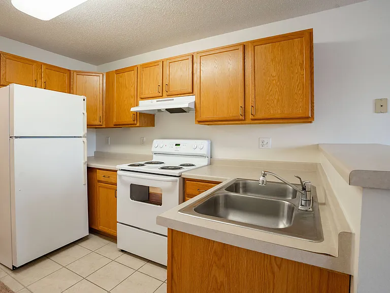 Fargo, ND Summit Point | 01A | Kitchen