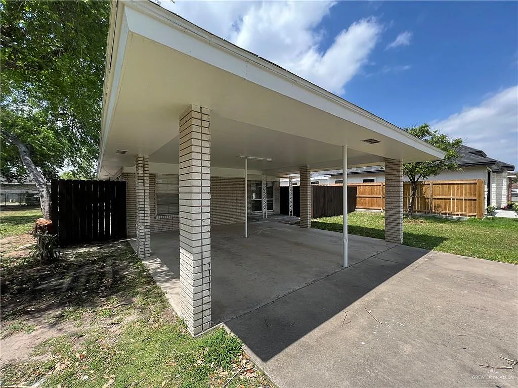 4 bed, 3.0 bath, 2092 sqft, $1,900 — Photo 3