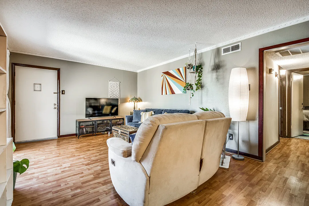 3 bed, 1304 sqft, $2,400 — Photo 4
