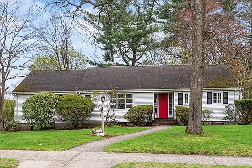 40 Carlson Ave Photo 1