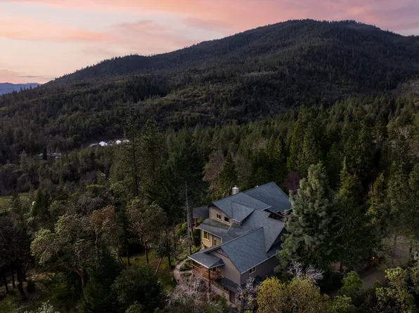 211 Shorthorn Gulch Rd, Grants Pass, OR 97526