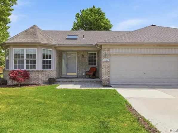 41184 Greenspire Dr, Clinton Township, MI 48038