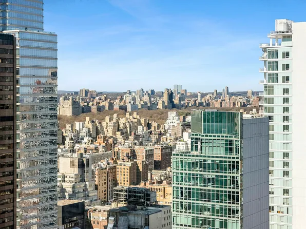 235 East 55th Street 44A image 2 of 10