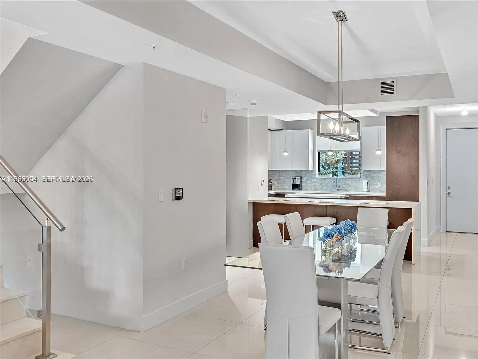 3 bed, 1944 sqft, $8,000 — Photo 1