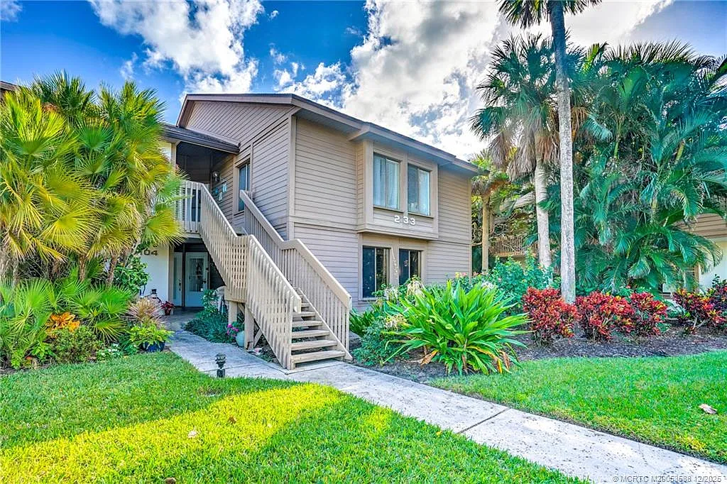 3 bed, 3.0 bath, 1811 sqft, $6,500 — Photo 2