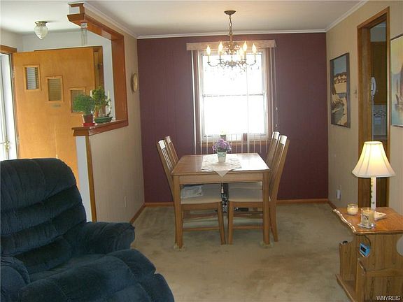 5th image of 247 Wellington Ave