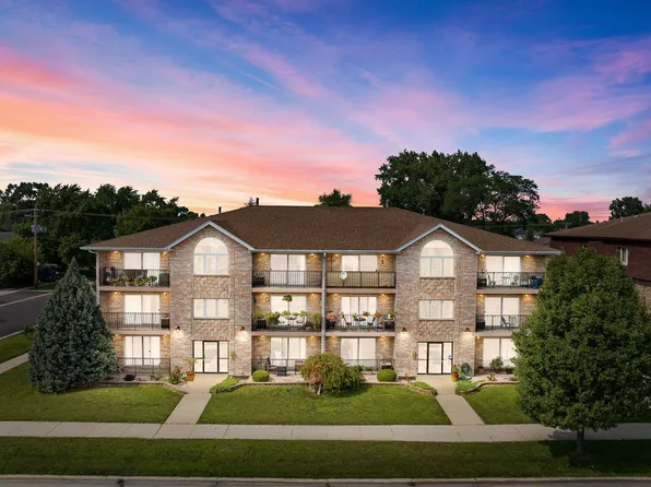 5948 W 87th St APT 301, Burbank, IL 60459