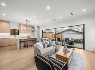 2247 Parker St #2, Vancouver, BC V5L 2L8