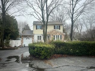 23 Juniper Ave, Ronkonkoma, NY 11779