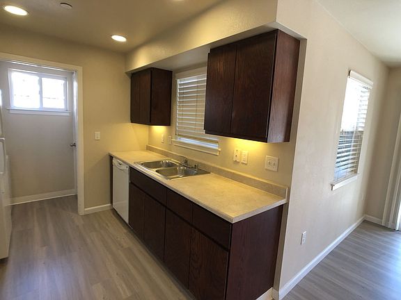3rd image of 28 S 20th St APT 3