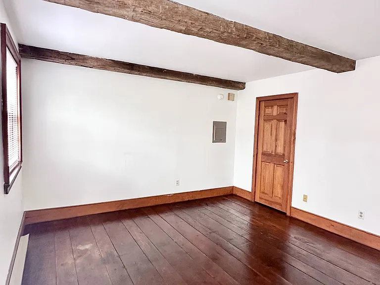 32 N College St #5 — Photo 2