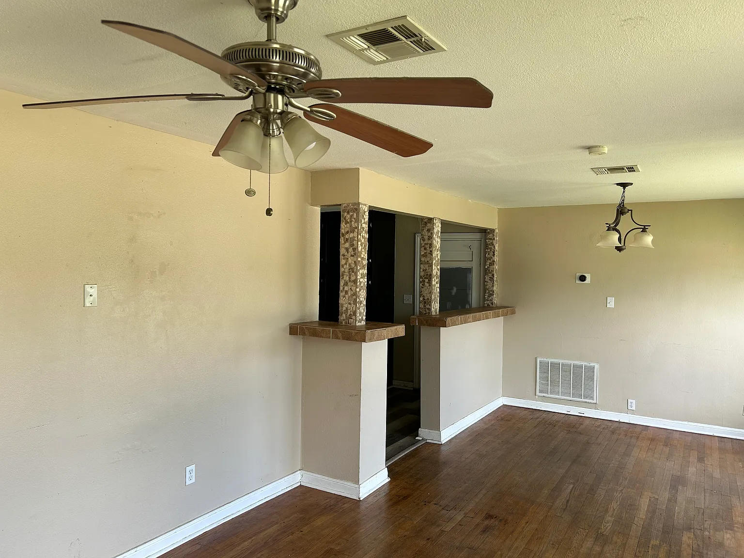 3 bed, 1194 sqft, $1,500 — Photo 4