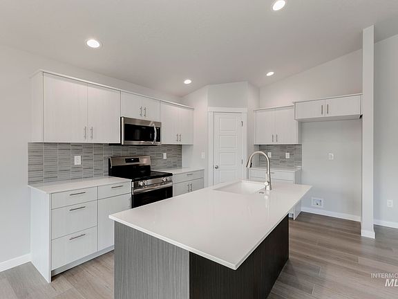 4th image of 850 N Mirror Creek Way
