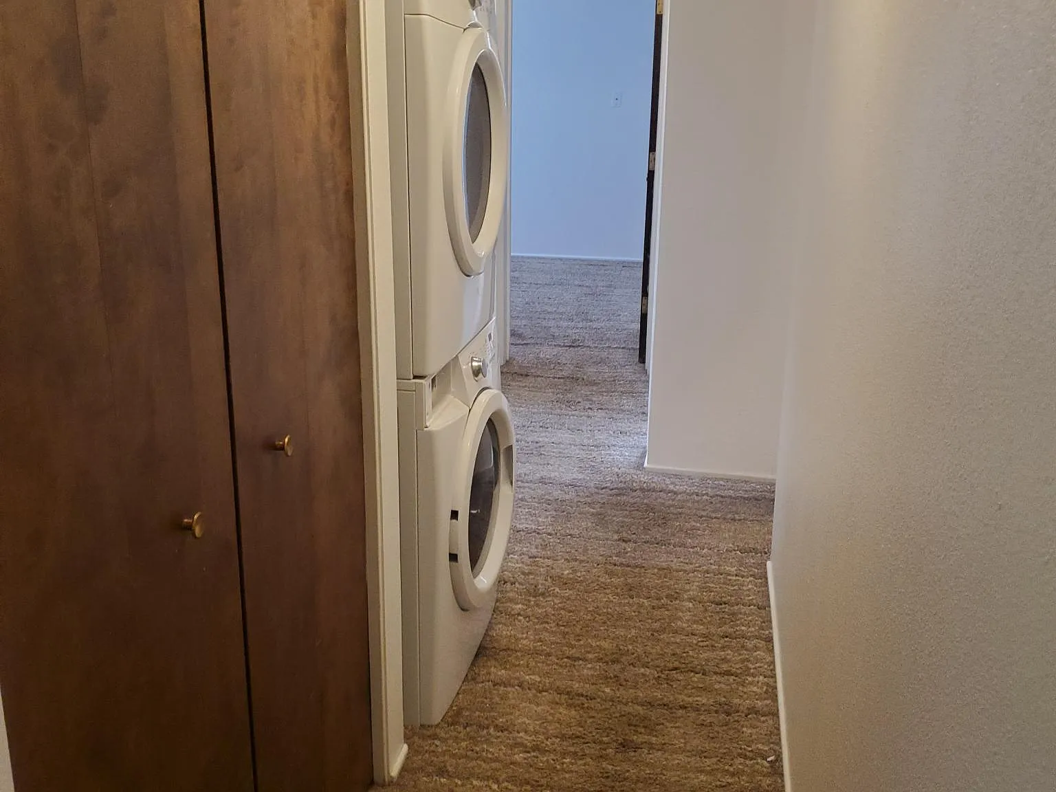 2 bed, 1000 sqft, $1,550 — Photo 2