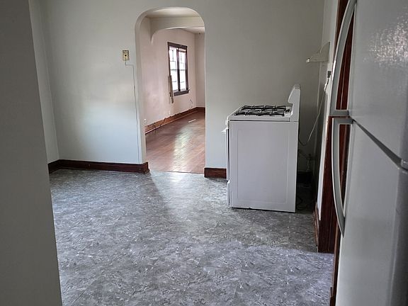3rd image of 2404 White Oak Ave #3