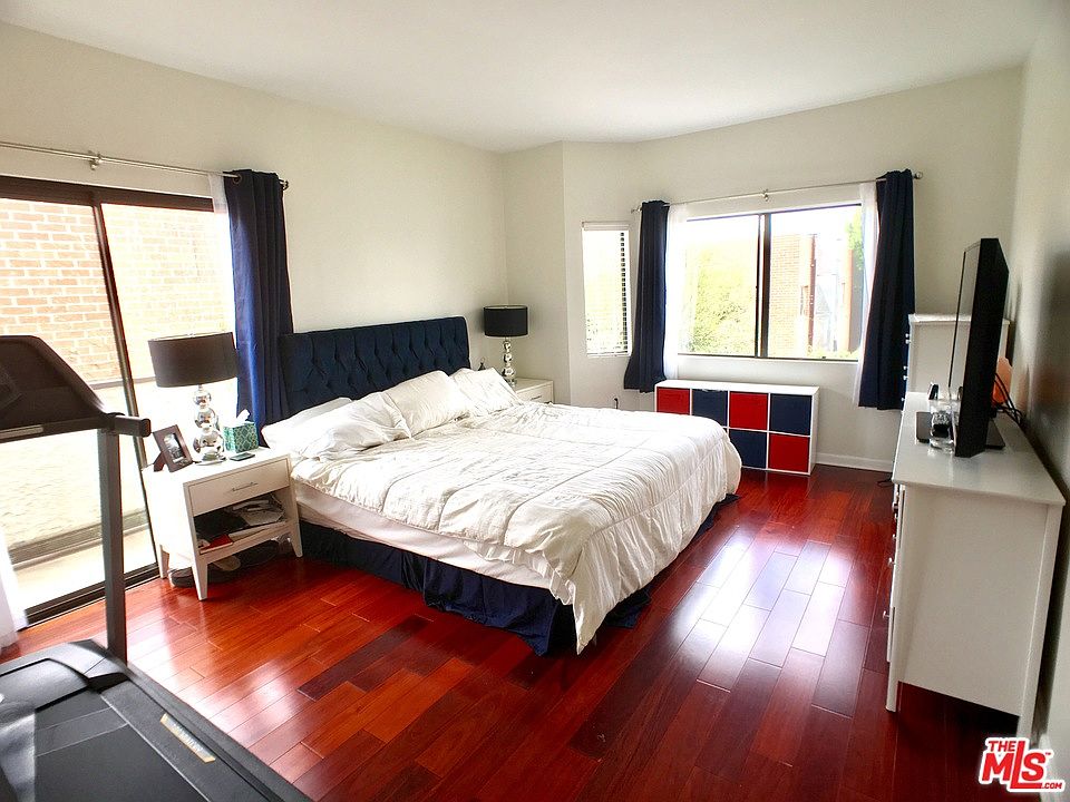 1st image of 17914 Magnolia Blvd Unit 311