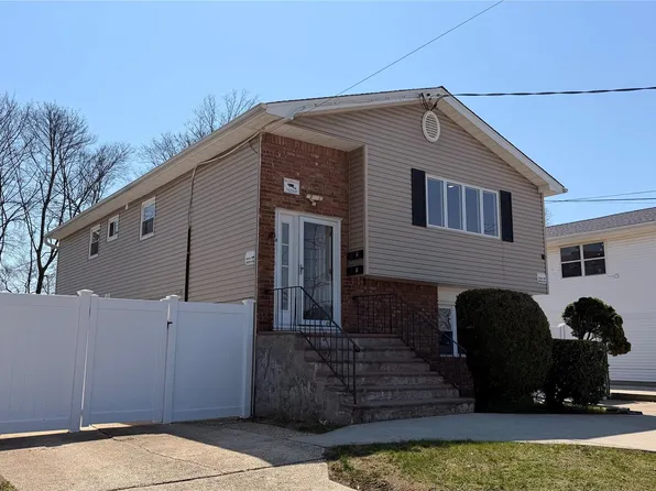 540 Oak St, Copiague, NY 11726