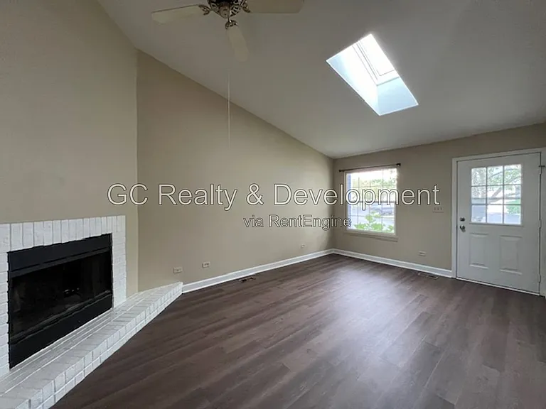 651 Pleasant Pl — Photo 4