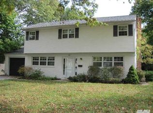 2 Cornfield Ln, Commack, NY 11725