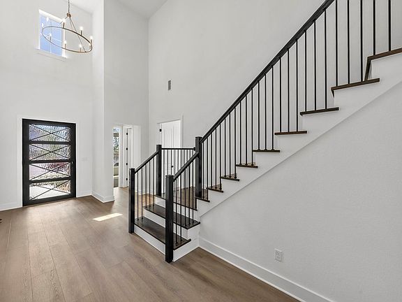 3rd image of 109 Keuchel Ln