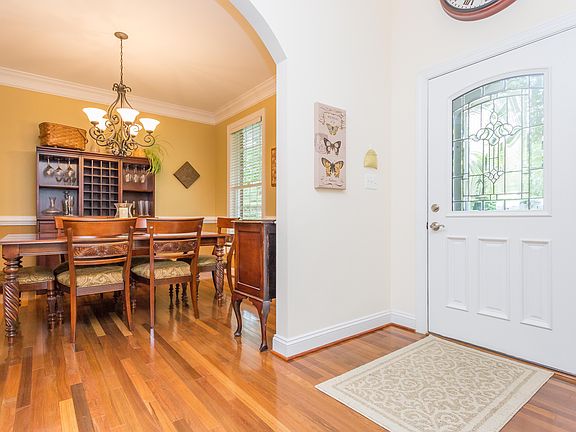 3rd image of 4 Carroll Dr