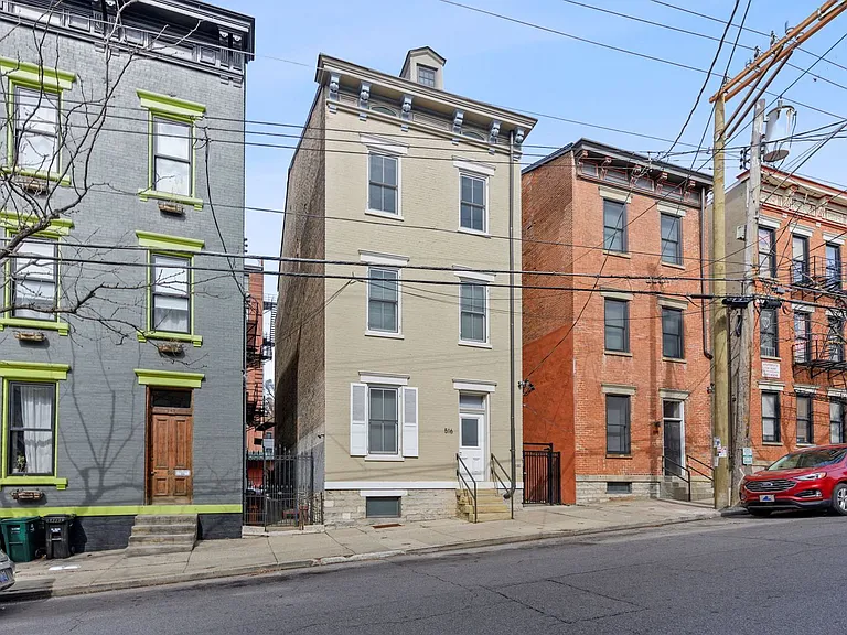 516 E 13th St #4 — Photo 1