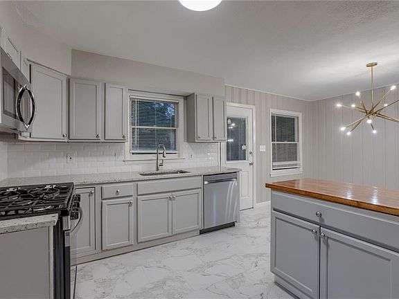 4th image of 9701 Beacon Ave