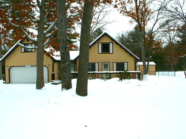 2575 S Crest Dr, Roscommon, MI 48653