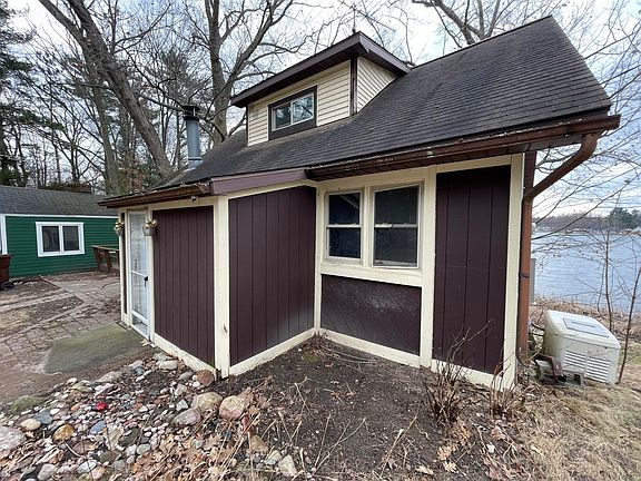 3rd image of 351 Woodland Dr