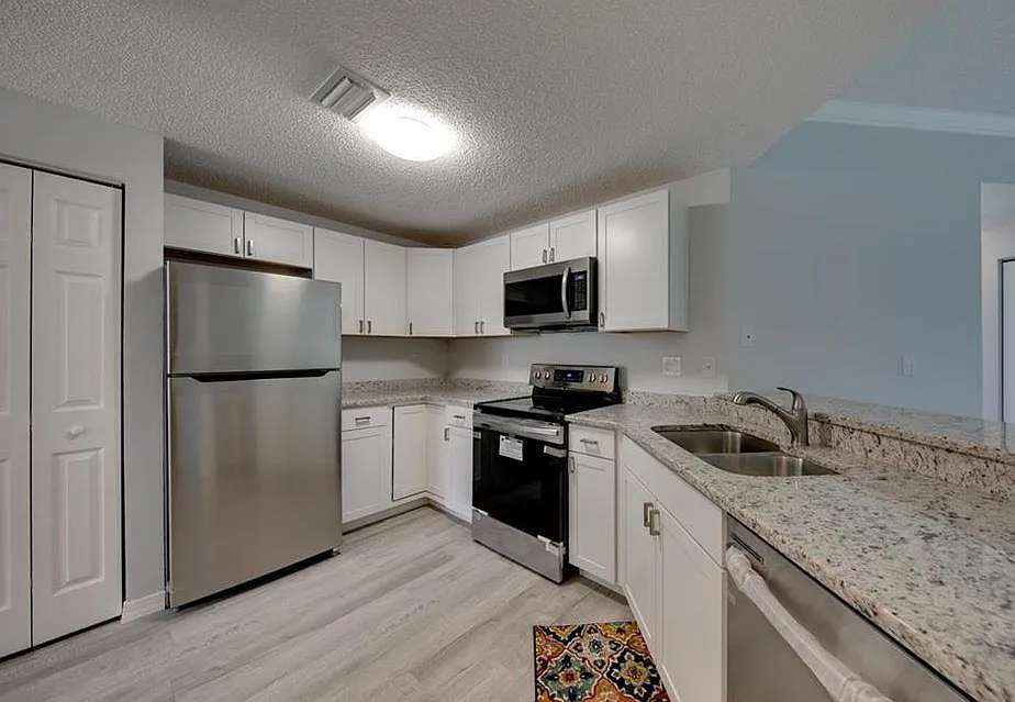 5601 Bentgrass Dr — Photo 2
