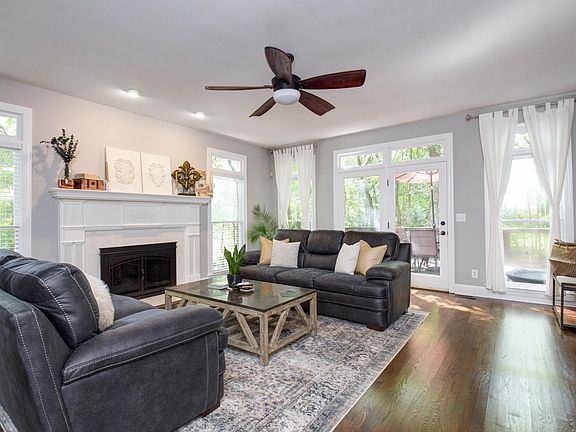 3rd image of 1315 Lake Point Dr