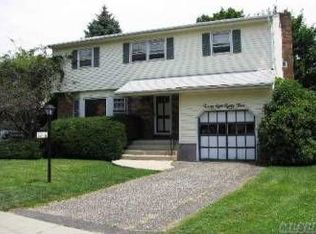 2883 Oceanside Rd, Oceanside, NY 11572