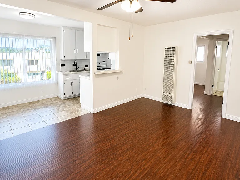 Hollyking Apartments — Photo 33