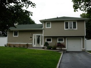 29 Cameo Rd, Commack, NY 11725