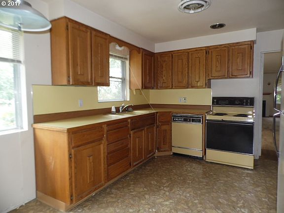 3rd image of 2114 NE 49th St