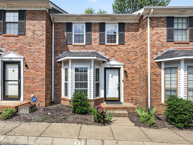 430 Claircrest Dr — Photo 1