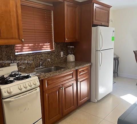 5th image of 4250 SW 74th Ave