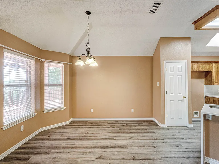 7708 Chandler Ct — Photo 11