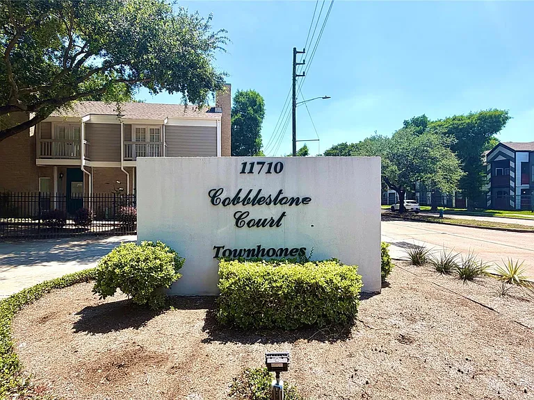 11710 Southlake Dr #16 — Photo 38
