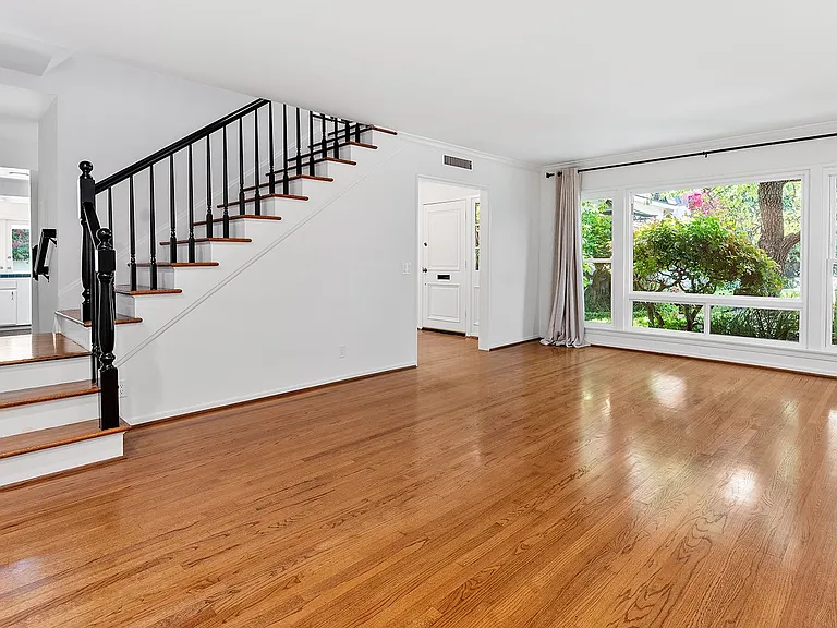 11053 Strathmore Dr — Photo 9